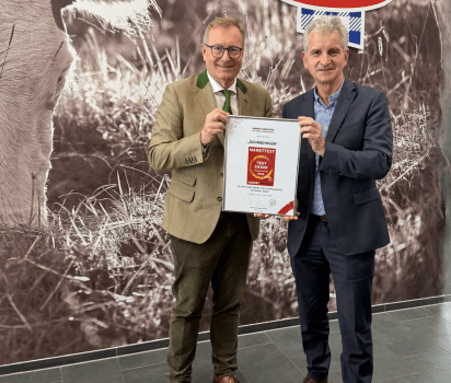 Das Bild zeigt die Übergabe des Market Quality Awards